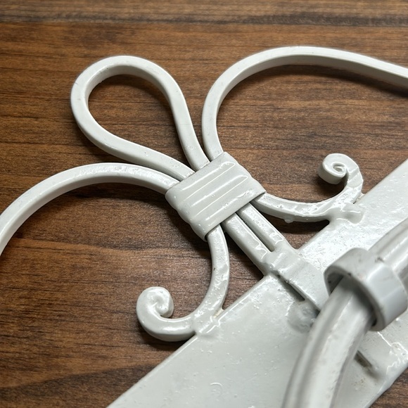 Vintage Cream Coloured Metal Painted Wrought Iron Towel Holder With Ring - Picture 3 of 11